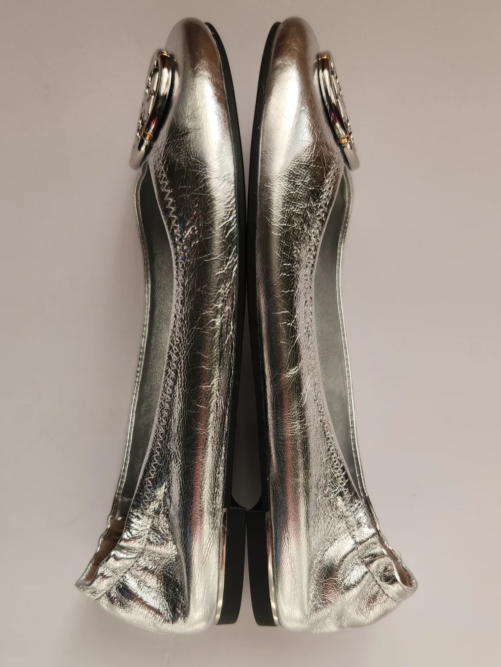 NWT Tory Burch Minnie Silver Metallic Logo Leather Casual Holiday Ballet Flats